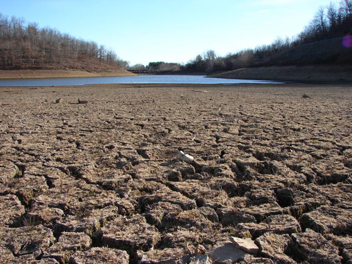 California_Drought_Dry_Riverbed_2009-Wikimedia-National Oceanic and Atmospheric Administration